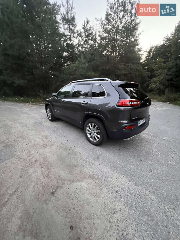 Внедорожник / Кроссовер Jeep Cherokee 2017 в Брусилове