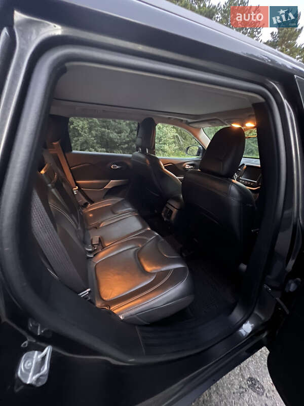 Внедорожник / Кроссовер Jeep Cherokee 2017 в Брусилове