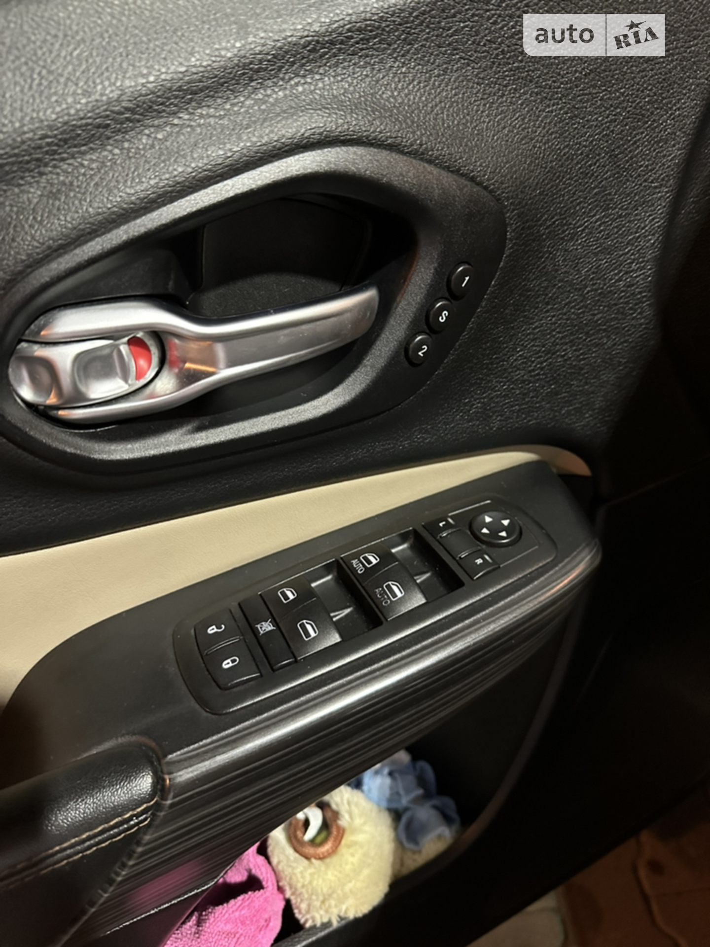 2015 Jeep Cherokee - мініатюра 14