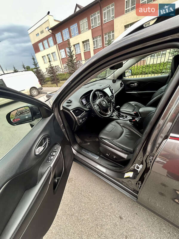 Внедорожник / Кроссовер Jeep Cherokee 2018 в Киеве фото 7 Внедорожник / Кроссовер Jeep Cherokee 2018 в Киеве