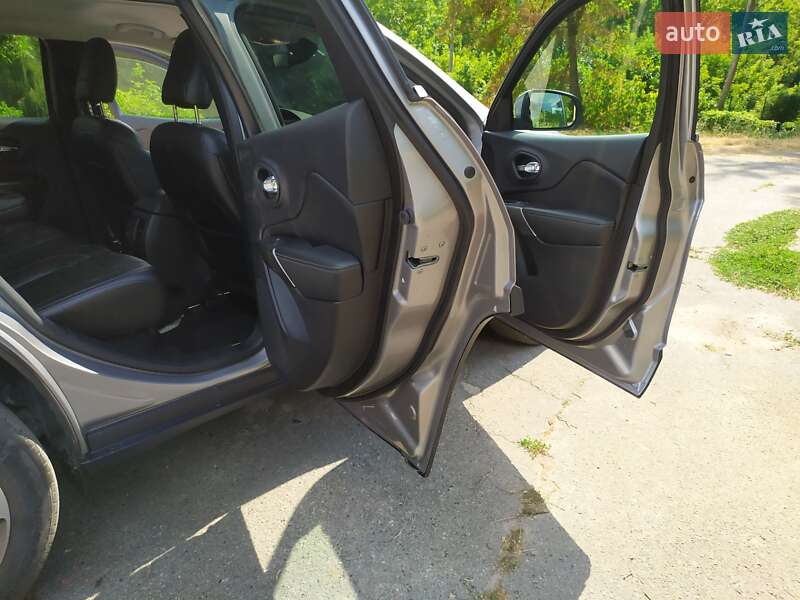 Позашляховик / Кросовер Jeep Cherokee 2019 в Полтаві фото 35 Позашляховик / Кросовер Jeep Cherokee 2019 в Полтаві