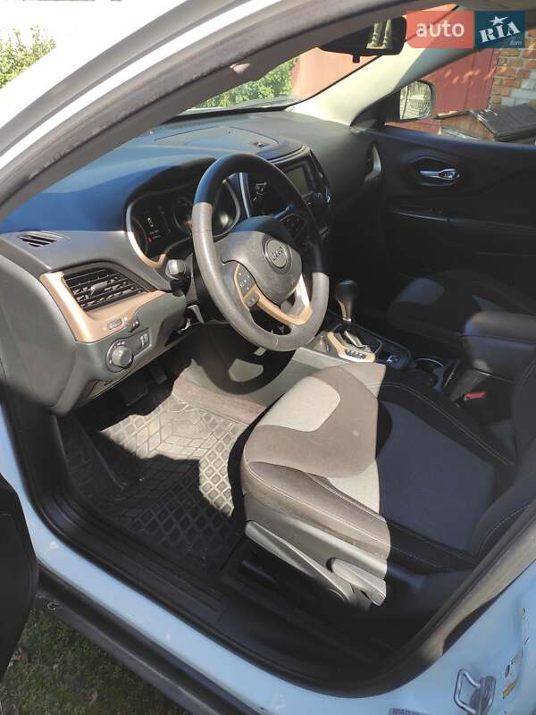 Позашляховик / Кросовер Jeep Cherokee 2016 в Львові