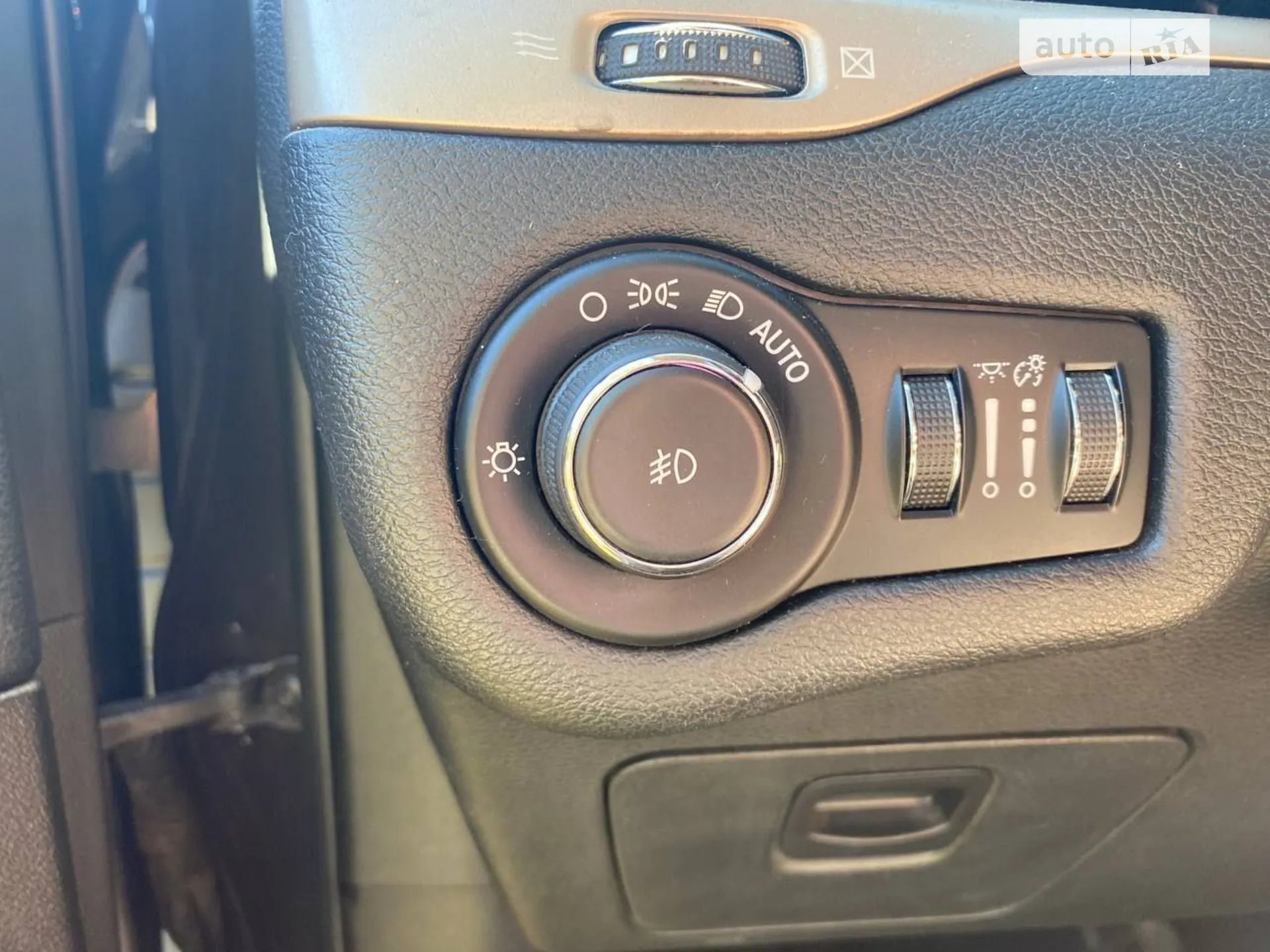 2015 Jeep Cherokee - мініатюра 23