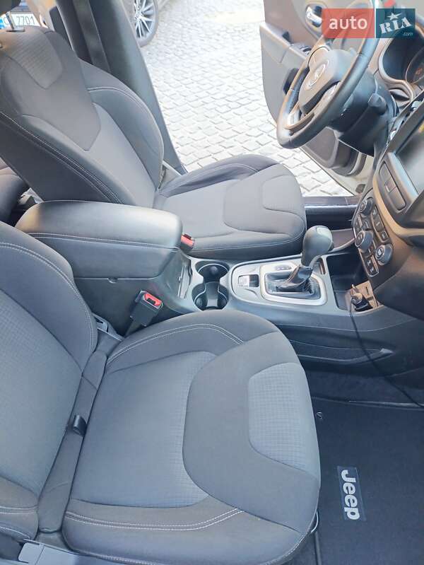 Внедорожник / Кроссовер Jeep Cherokee 2015 в Киеве фото 14 Внедорожник / Кроссовер Jeep Cherokee 2015 в Киеве