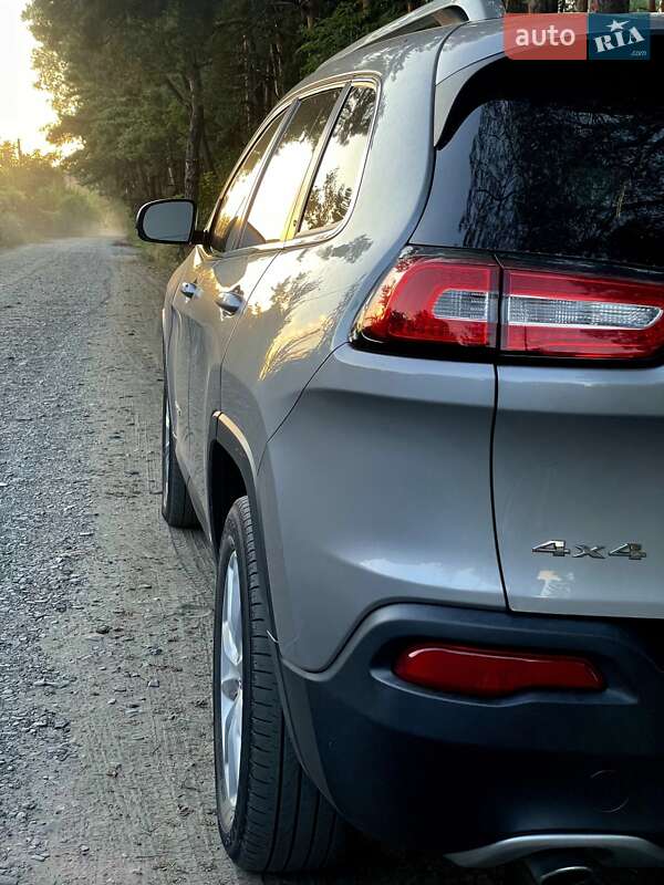 Внедорожник / Кроссовер Jeep Cherokee 2014 в Горишних Плавнях