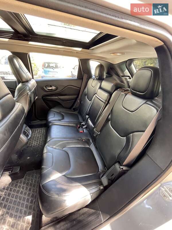 Внедорожник / Кроссовер Jeep Cherokee 2014 в Горишних Плавнях