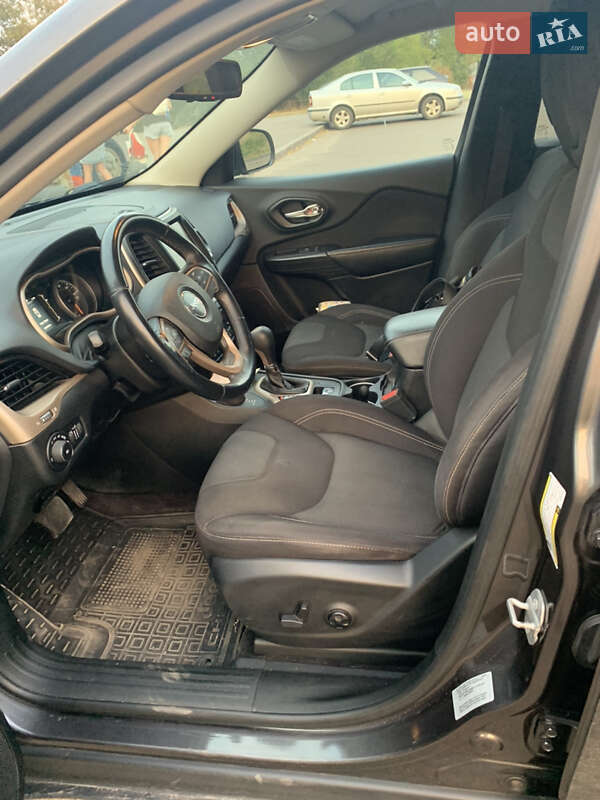 Позашляховик / Кросовер Jeep Cherokee 2016 в Кривому Розі