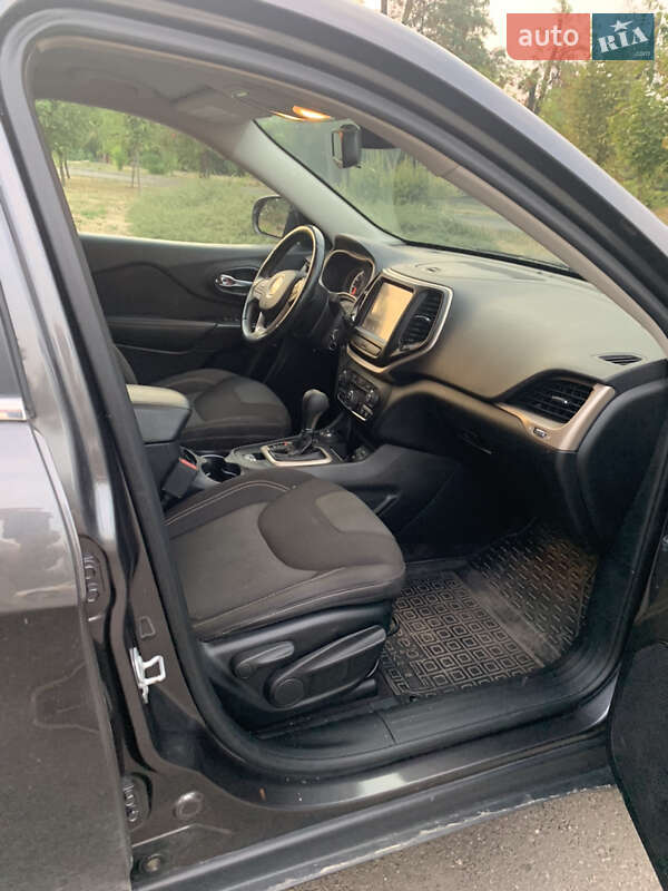 Позашляховик / Кросовер Jeep Cherokee 2016 в Кривому Розі