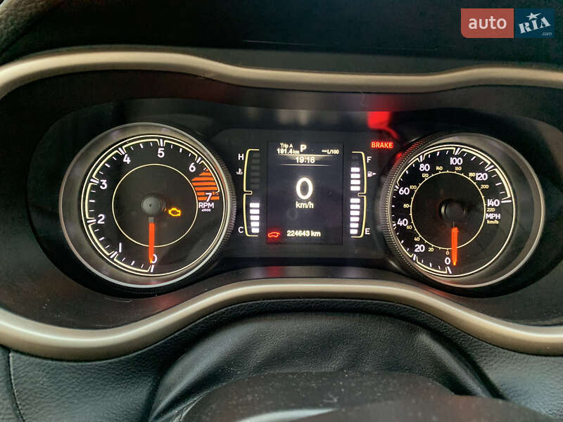 Позашляховик / Кросовер Jeep Cherokee 2016 в Кривому Розі