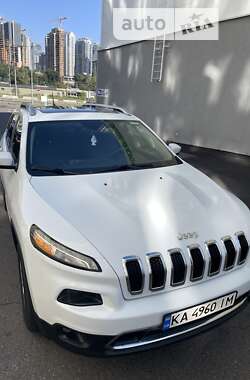 Внедорожник / Кроссовер Jeep Cherokee 2015 в Киеве