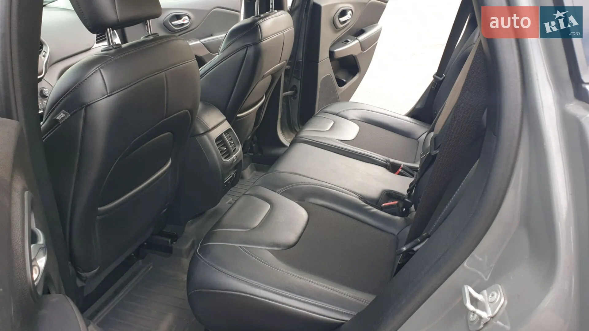 2019 Jeep Cherokee - мініатюра 41