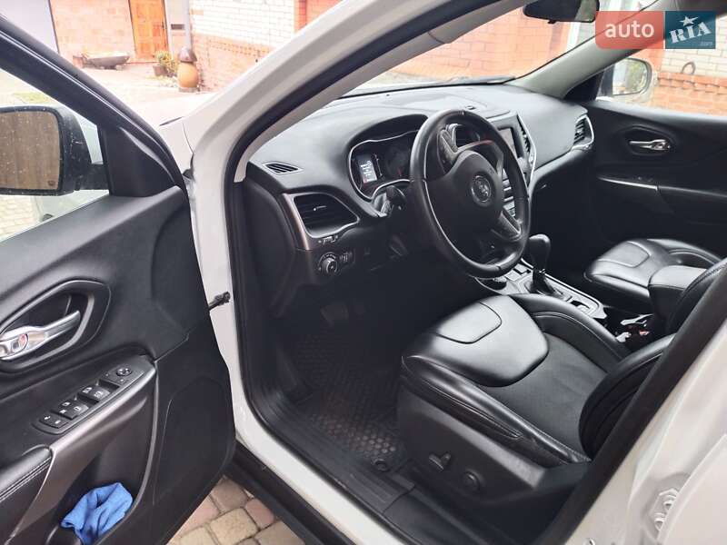 Позашляховик / Кросовер Jeep Cherokee 2019 в Ромнах фото 7 Позашляховик / Кросовер Jeep Cherokee 2019 в Ромнах