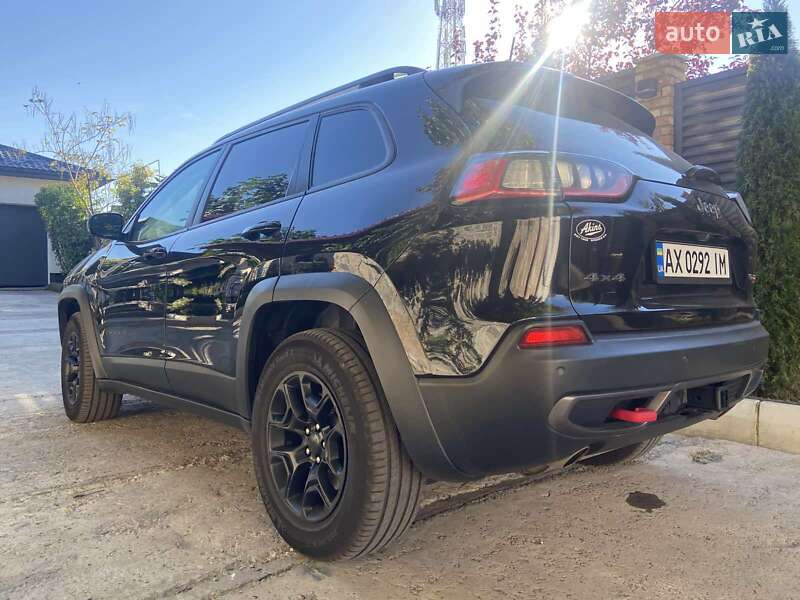 Позашляховик / Кросовер Jeep Cherokee 2018 в Краснограді