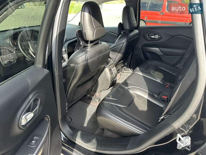 Внедорожник / Кроссовер Jeep Cherokee 2018 в Ровно