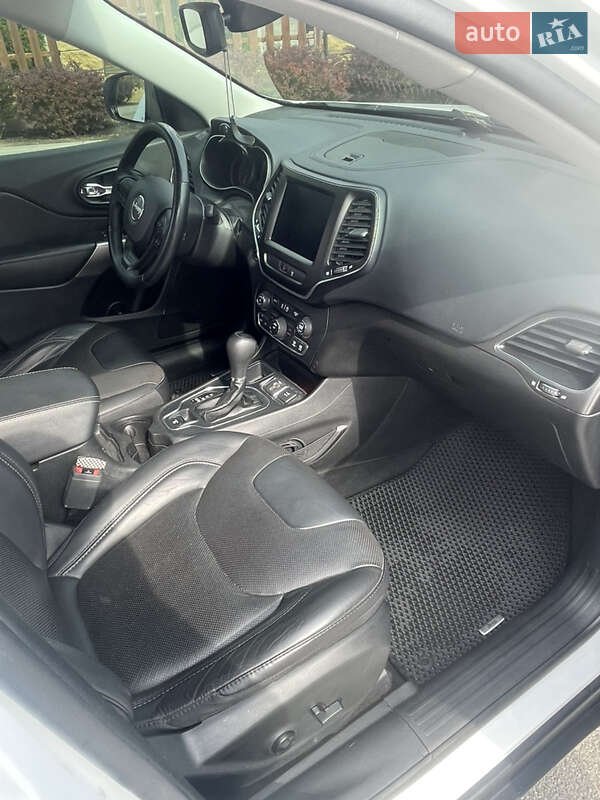 Внедорожник / Кроссовер Jeep Cherokee 2020 в Днепре