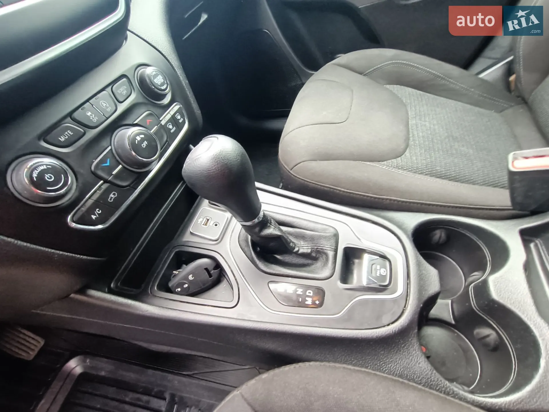 2019 Jeep Cherokee - мініатюра 11
