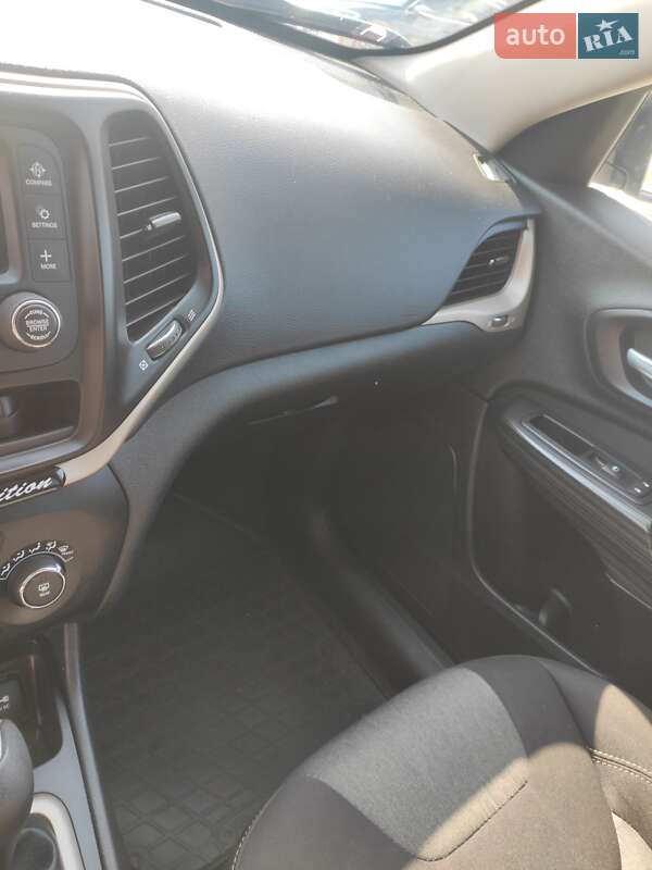 Позашляховик / Кросовер Jeep Cherokee 2016 в Львові