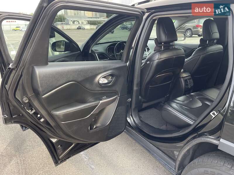 Внедорожник / Кроссовер Jeep Cherokee 2018 в Киеве фото 13 Внедорожник / Кроссовер Jeep Cherokee 2018 в Киеве