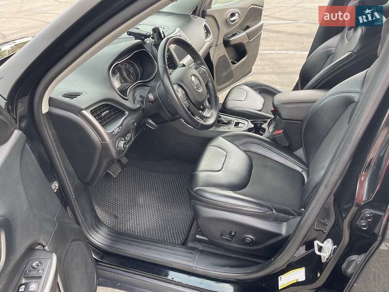 Внедорожник / Кроссовер Jeep Cherokee 2018 в Киеве фото 20 Внедорожник / Кроссовер Jeep Cherokee 2018 в Киеве