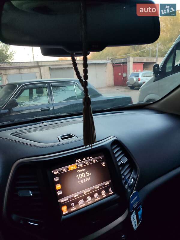 Позашляховик / Кросовер Jeep Cherokee 2014 в Дніпрі