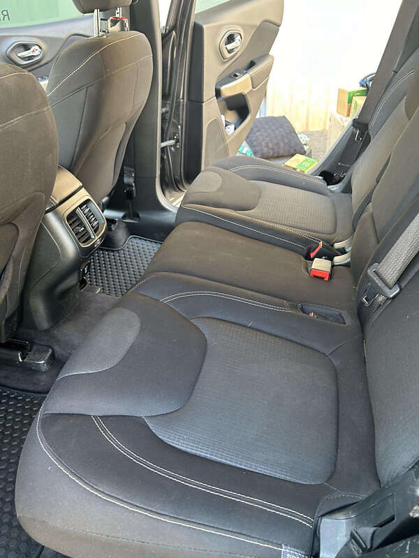 Внедорожник / Кроссовер Jeep Cherokee 2018 в Кривом Роге