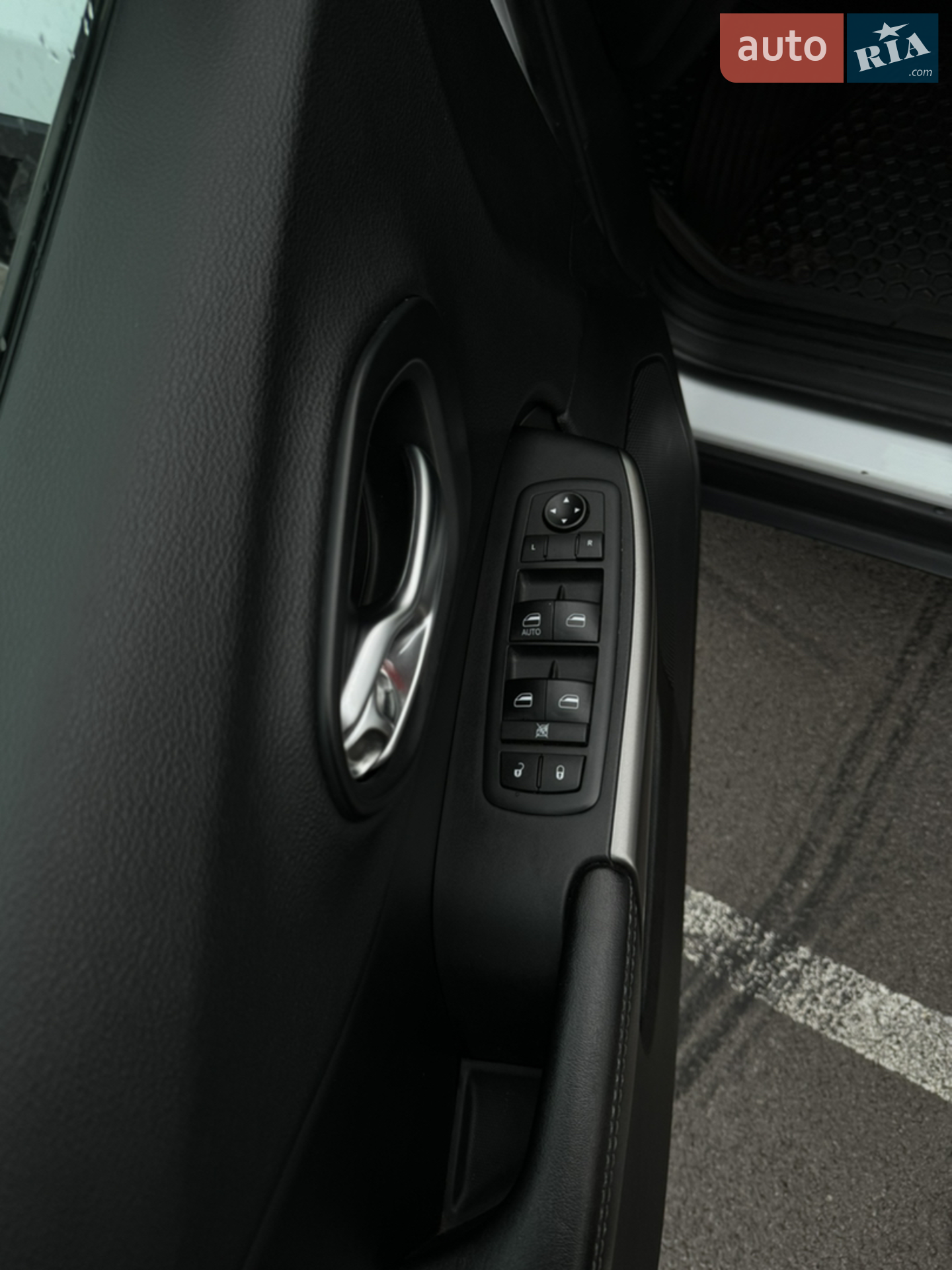 2020 Jeep Cherokee - мініатюра 18