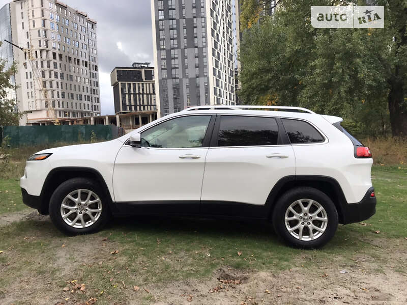 Внедорожник / Кроссовер Jeep Cherokee 2015 в Киеве