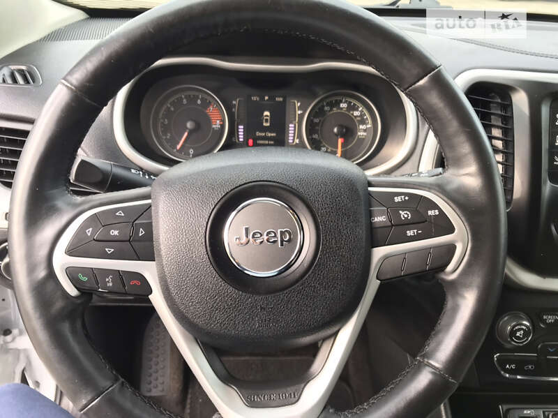 Внедорожник / Кроссовер Jeep Cherokee 2015 в Киеве