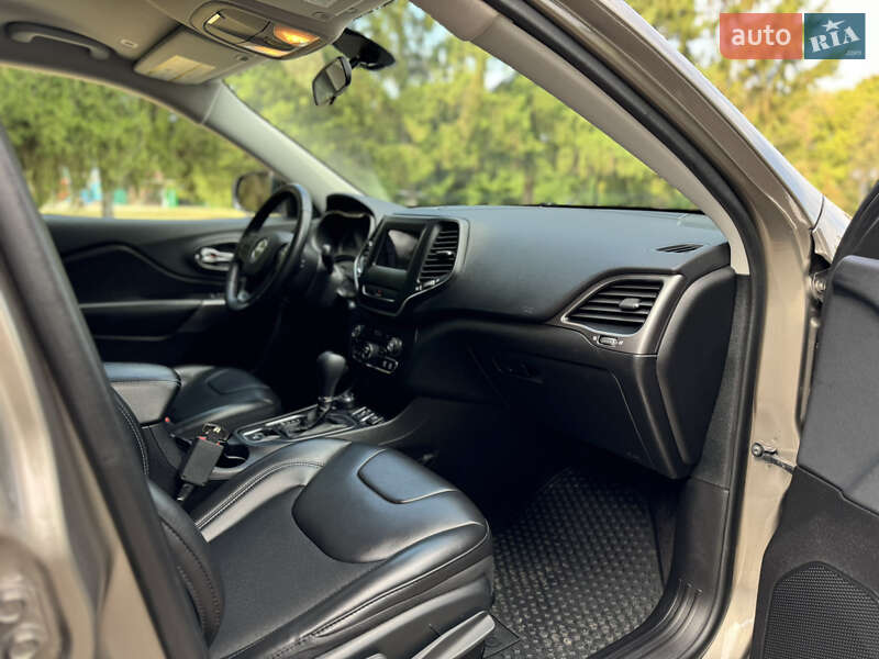 Позашляховик / Кросовер Jeep Cherokee 2018 в Києві