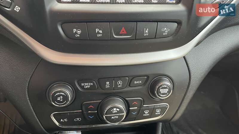 Внедорожник / Кроссовер Jeep Cherokee 2015 в Киеве
