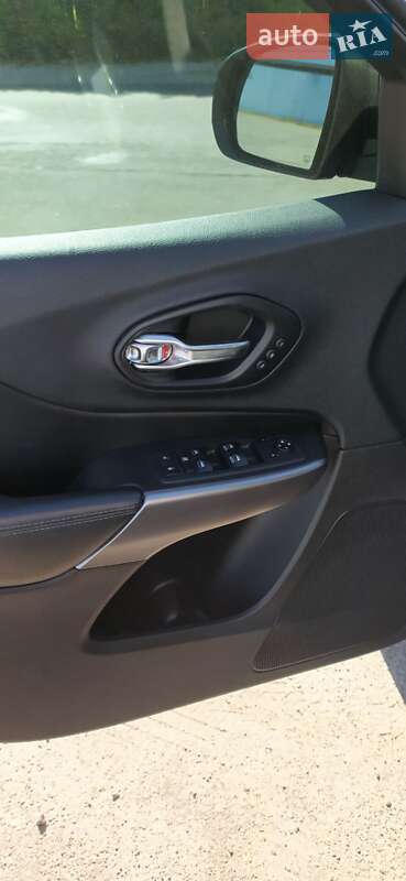 Внедорожник / Кроссовер Jeep Cherokee 2018 в Киеве фото 9 Внедорожник / Кроссовер Jeep Cherokee 2018 в Киеве