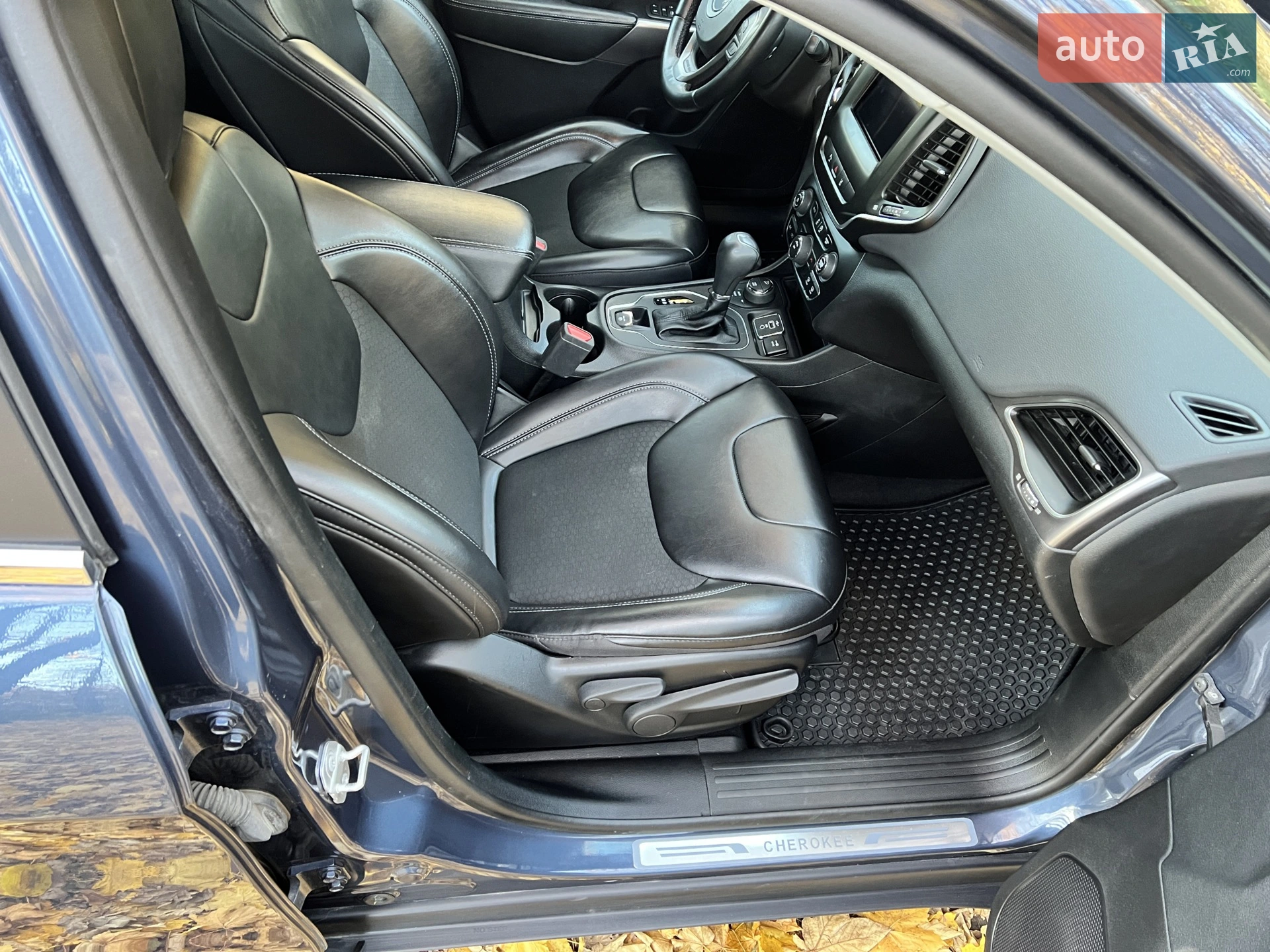 2020 Jeep Cherokee - мініатюра 14