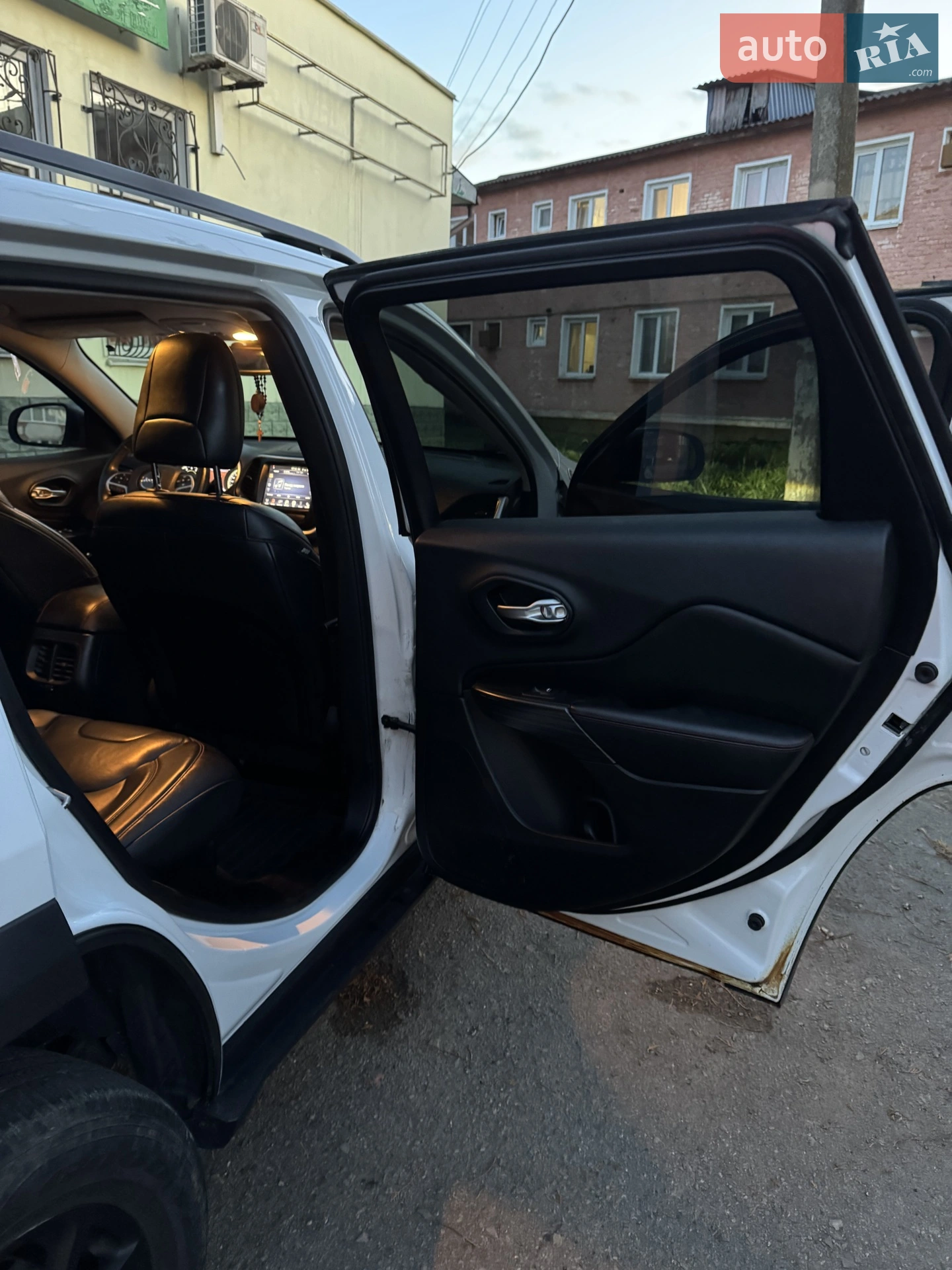 2014 Jeep Cherokee - мініатюра 27