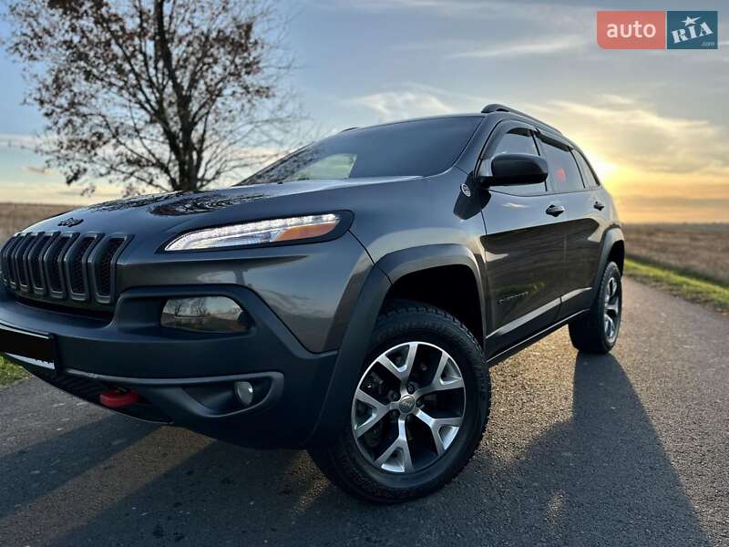 Внедорожник / Кроссовер Jeep Cherokee 2014 в Мукачево