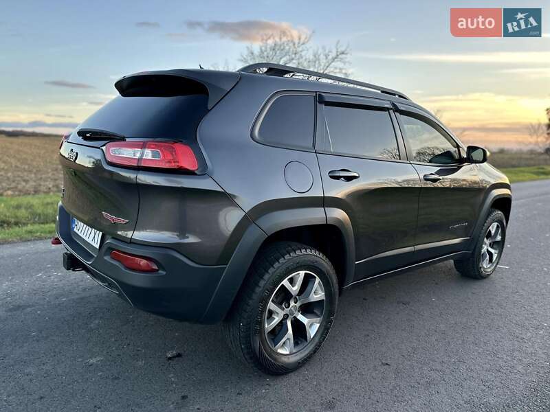 Внедорожник / Кроссовер Jeep Cherokee 2014 в Мукачево