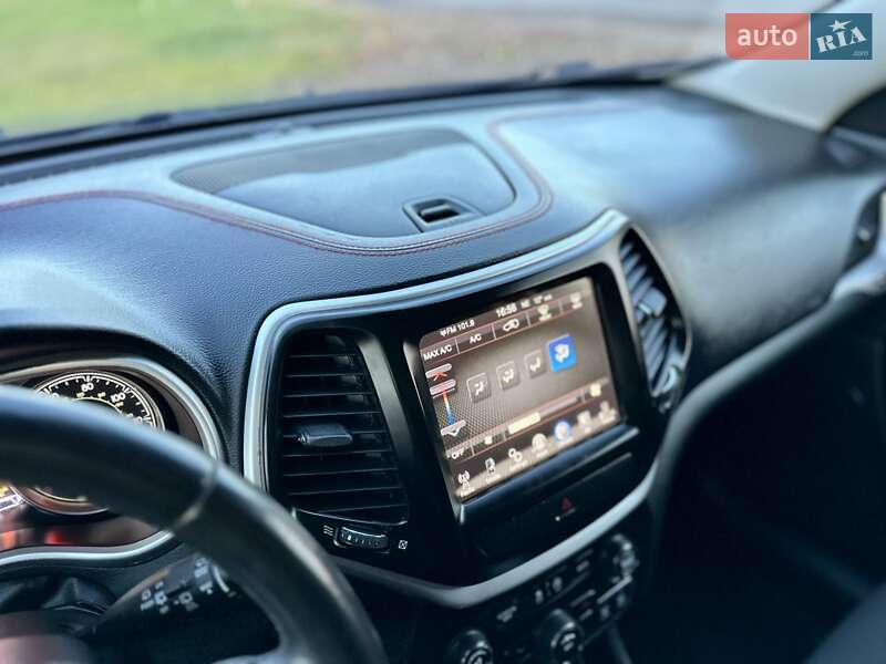 Внедорожник / Кроссовер Jeep Cherokee 2014 в Мукачево
