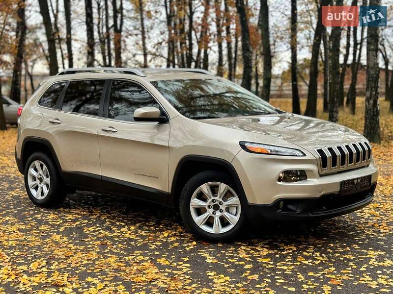 Позашляховик / Кросовер Jeep Cherokee 2015 в Києві