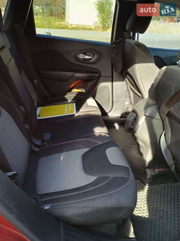 Позашляховик / Кросовер Jeep Cherokee 2014 в Надвірній фото 11 Позашляховик / Кросовер Jeep Cherokee 2014 в Надвірній