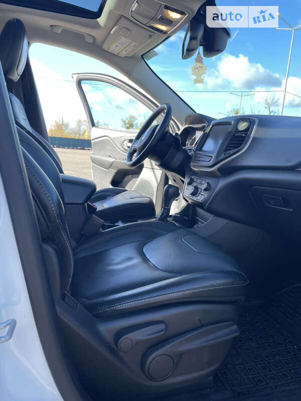 Внедорожник / Кроссовер Jeep Cherokee 2015 в Киеве фото 26 Внедорожник / Кроссовер Jeep Cherokee 2015 в Киеве