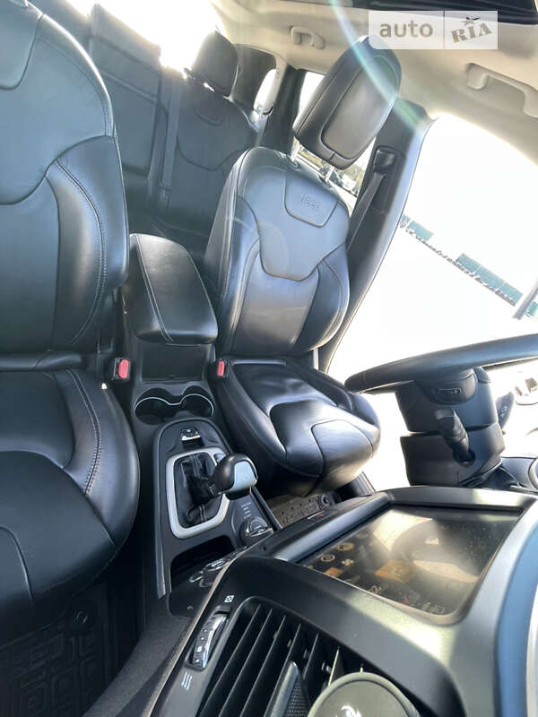 Внедорожник / Кроссовер Jeep Cherokee 2015 в Киеве фото 28 Внедорожник / Кроссовер Jeep Cherokee 2015 в Киеве
