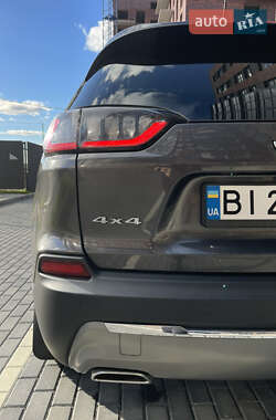 Позашляховик / Кросовер Jeep Cherokee 2021 в 