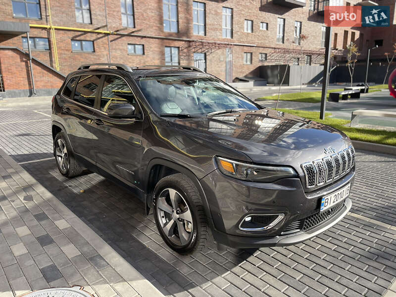 Позашляховик / Кросовер Jeep Cherokee 2021 в 