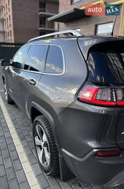 Позашляховик / Кросовер Jeep Cherokee 2021 в 