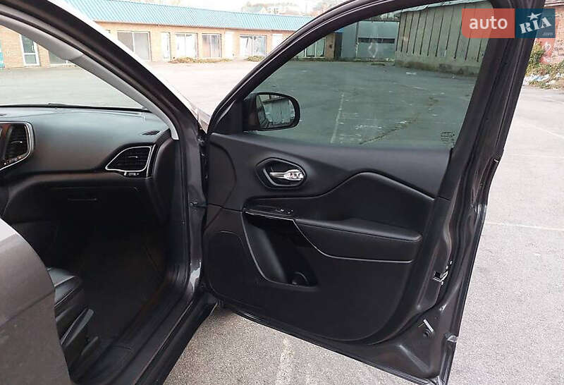 Позашляховик / Кросовер Jeep Cherokee 2019 в Києві