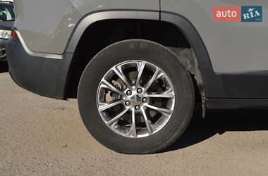 Внедорожник / Кроссовер Jeep Cherokee 2019 в 