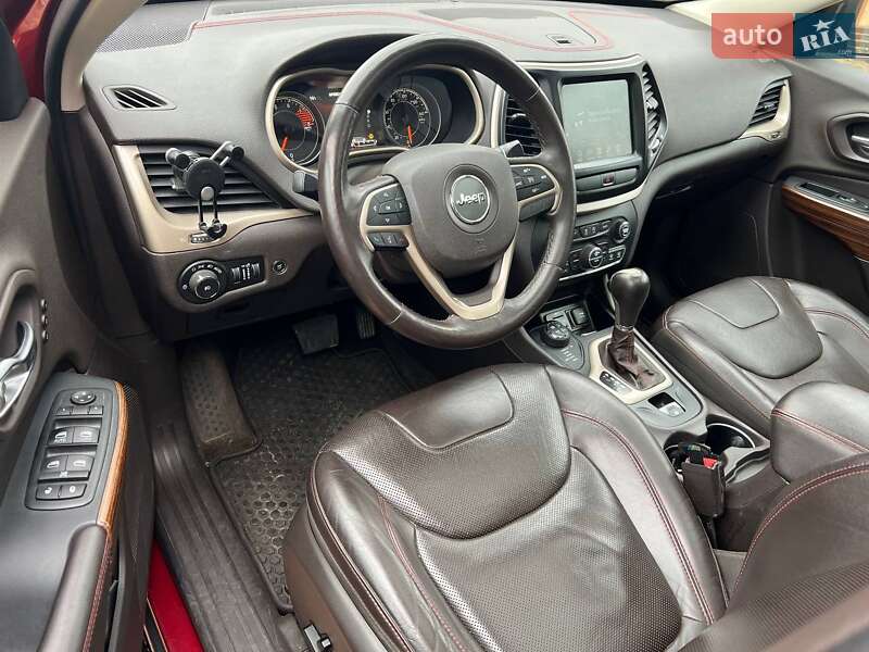 Внедорожник / Кроссовер Jeep Cherokee 2015 в Киеве