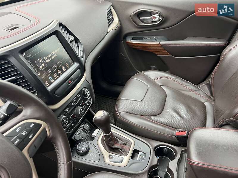 Внедорожник / Кроссовер Jeep Cherokee 2015 в Киеве