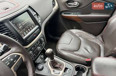 Внедорожник / Кроссовер Jeep Cherokee 2015 в 