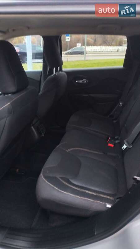 Позашляховик / Кросовер Jeep Cherokee 2015 в Вінниці