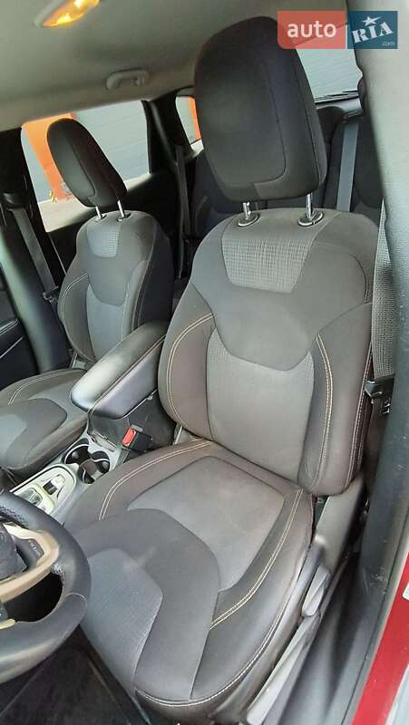 Внедорожник / Кроссовер Jeep Cherokee 2015 в Днепре